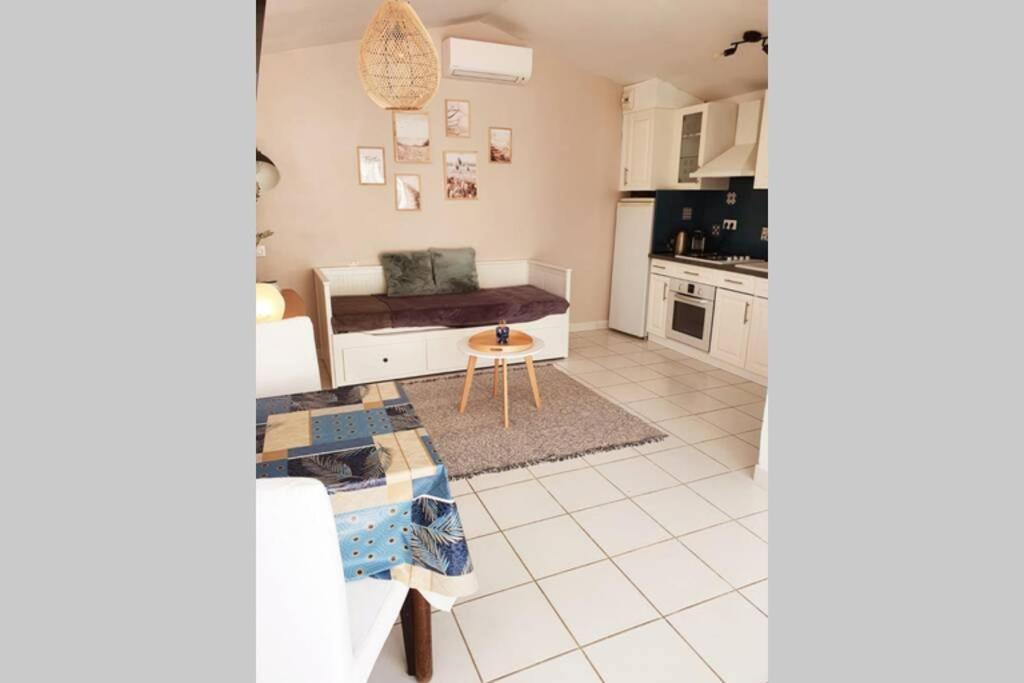 Charmant petit studio à 2 pas du village Le Plan-de-la-Tour Esterno foto