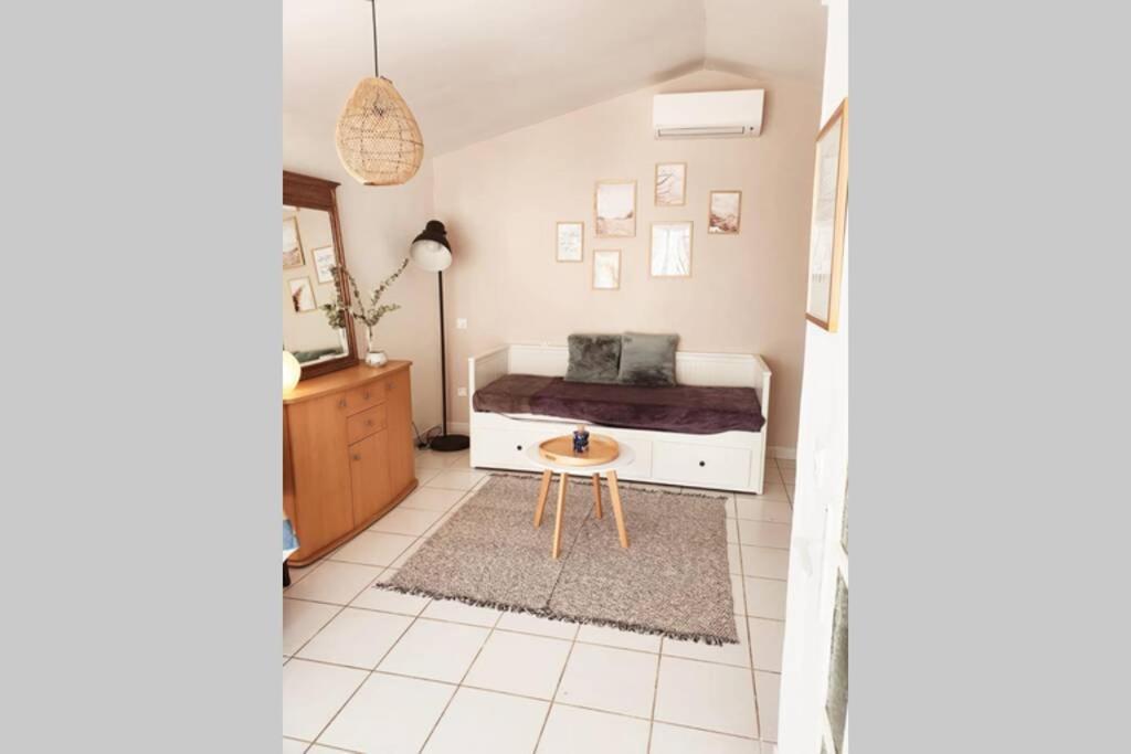 Charmant petit studio à 2 pas du village Le Plan-de-la-Tour Esterno foto